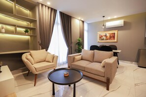 Deluxe Apartment, City View | Living area | 55-inch Smart TV with digital channels, Netflix, Hulu