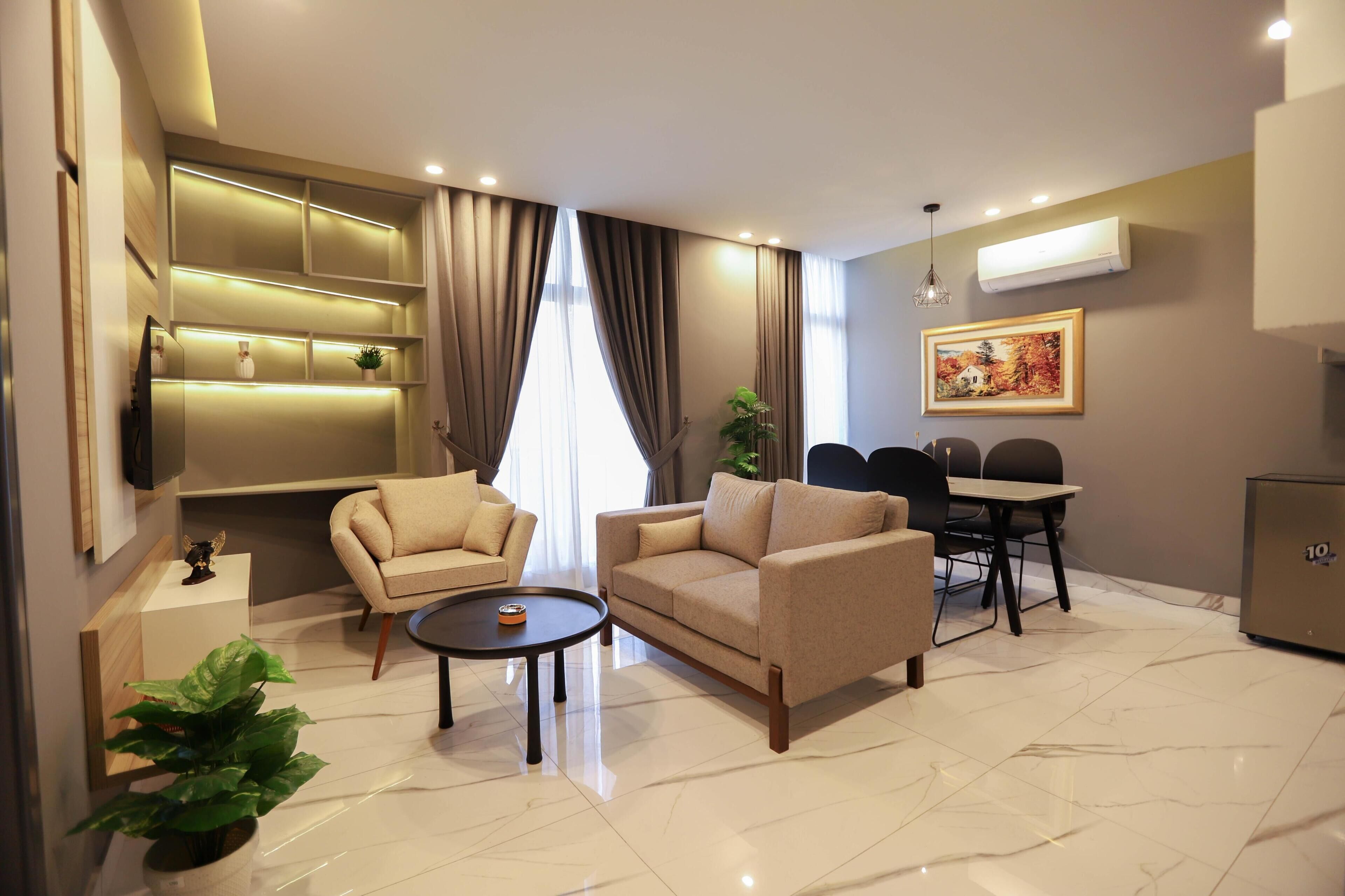 Deluxe Apartment, City View | Living area | 55-inch Smart TV with digital channels, Netflix, Hulu