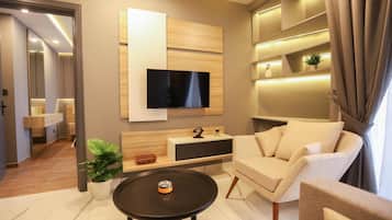 Deluxe Apartment, City View | Living area | 55-inch Smart TV with digital channels, Netflix, Hulu