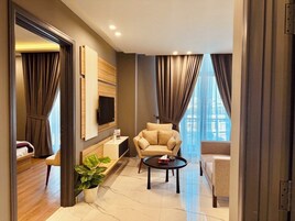 华丽公寓, 城市景观 | 起居区 | 55-英寸智能电视（配备数码频道）、Netflix、Hulu