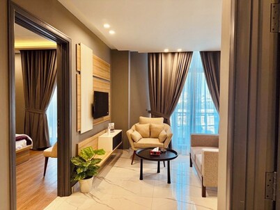 The Holton Stays by Bayti