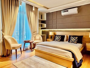 Apartamento Deluxe, vistas a la ciudad | Ropa de cama de alta calidad y colchones Select Comfort