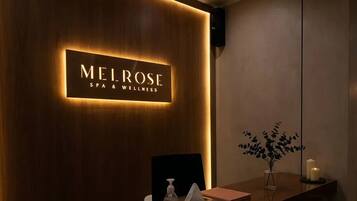 Un sauna, baño turco, aromaterapia, masajes de tejido profundo