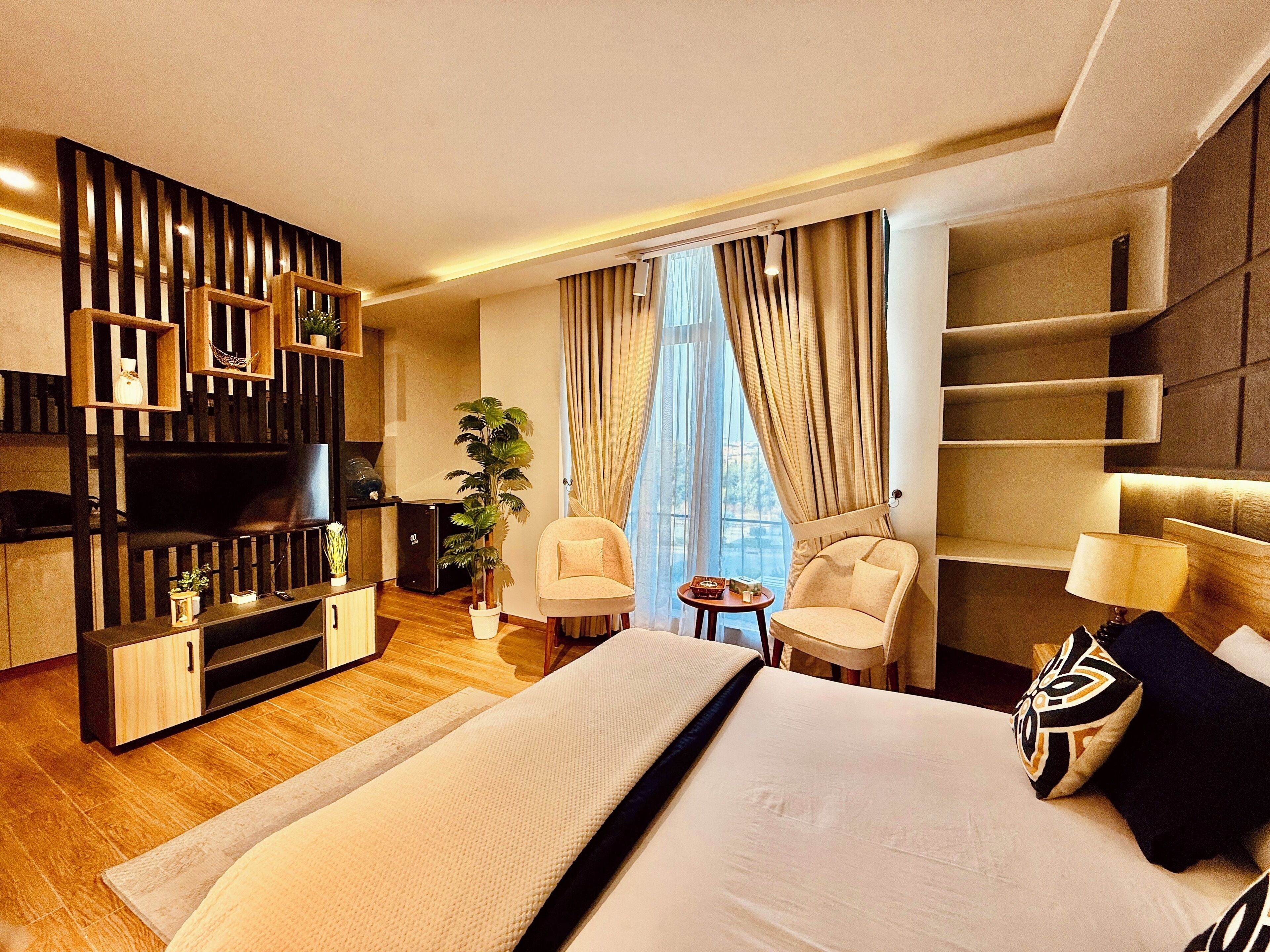 Deluxe Apartment, City View | Premium bedding, Select Comfort beds, laptop workspace, blackout drapes