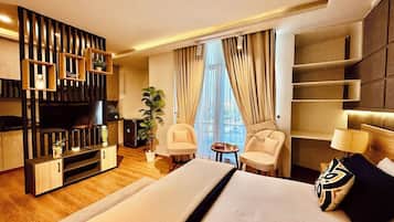 Deluxe Apartment, City View | Premium bedding, Select Comfort beds, laptop workspace, blackout drapes