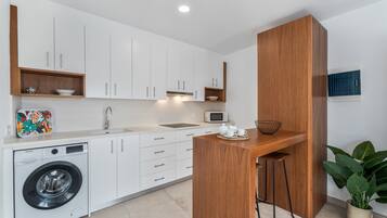 Fridge, microwave, stovetop, coffee/tea maker