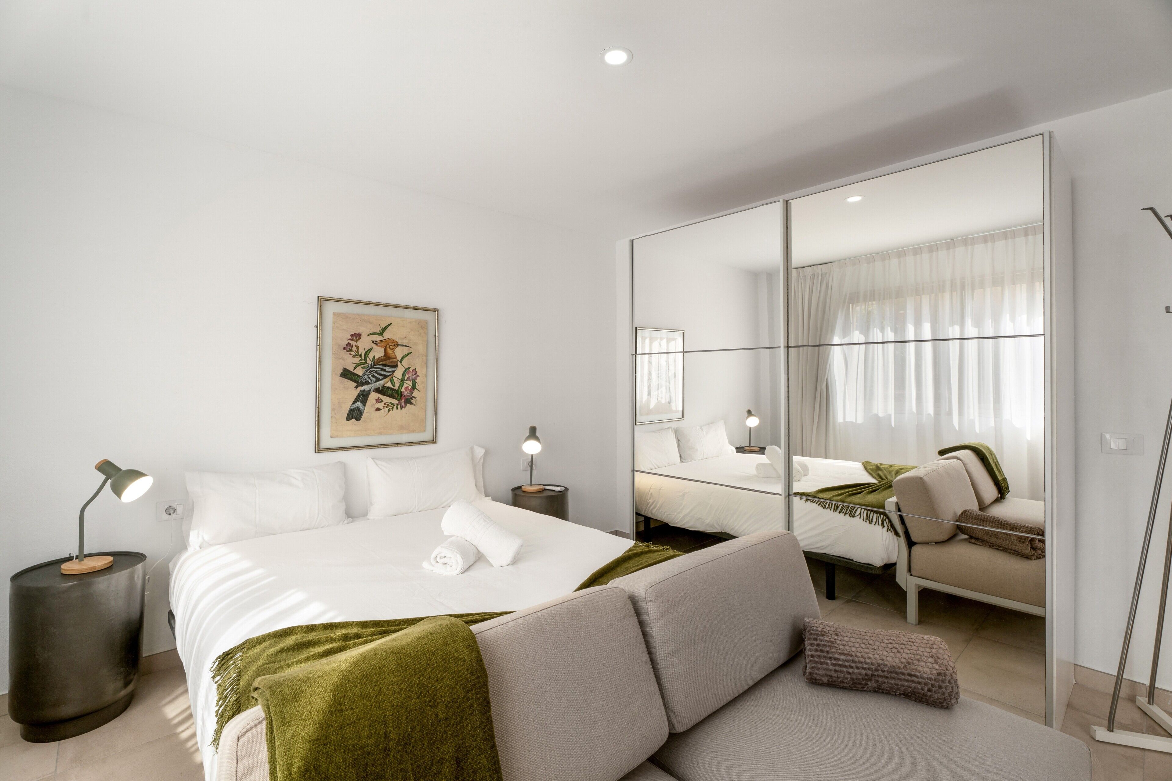 Iron/ironing board, WiFi, bed sheets