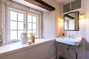 Interior - Moss Cottage - Charming Village Retreat (Wellow)