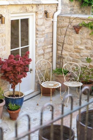 Terrace/patio - Moss Cottage - Charming Village Retreat (Wellow)