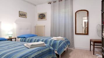 Silitysrauta/-lauta, Wi-Fi, vuodevaatteet