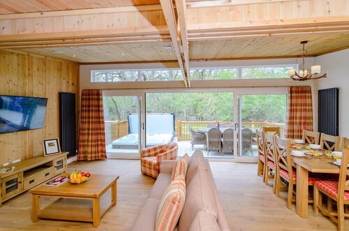 The Fotheringhay (Pet), Wansford