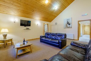 Living area - Osprey Spa Plus (Pet) (Fowlis)
