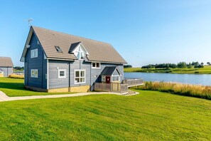 Exterior - Lochside Premier Spa (Fowlis)