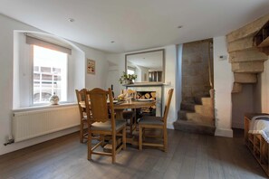 Dining - Charming 18th century cottage - central - parking (Bath)
