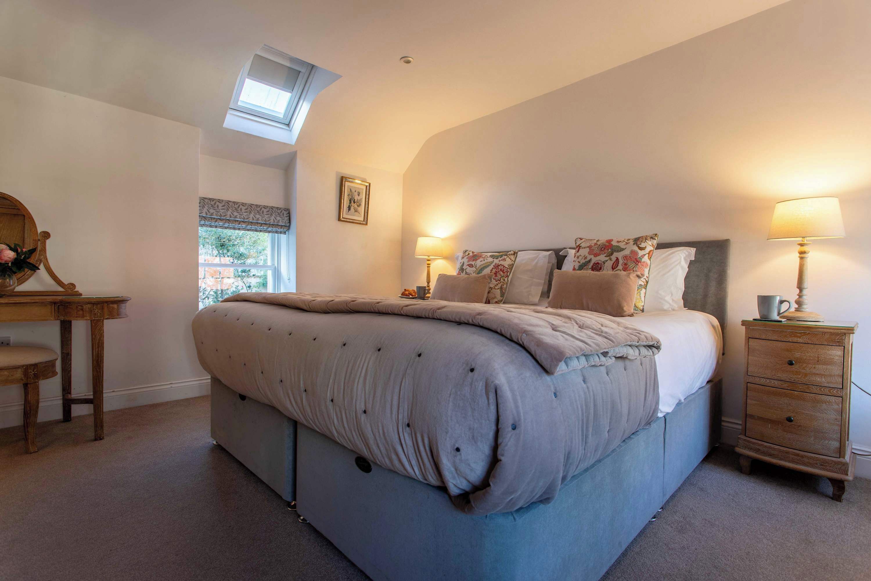 Silitysrauta/-lauta, Wi-Fi, vuodevaatteet