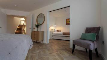 Iron/ironing board, travel crib, WiFi, bed sheets