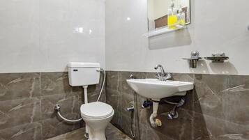 Chambre Double Deluxe, balcon, vue ville | Salle de bain