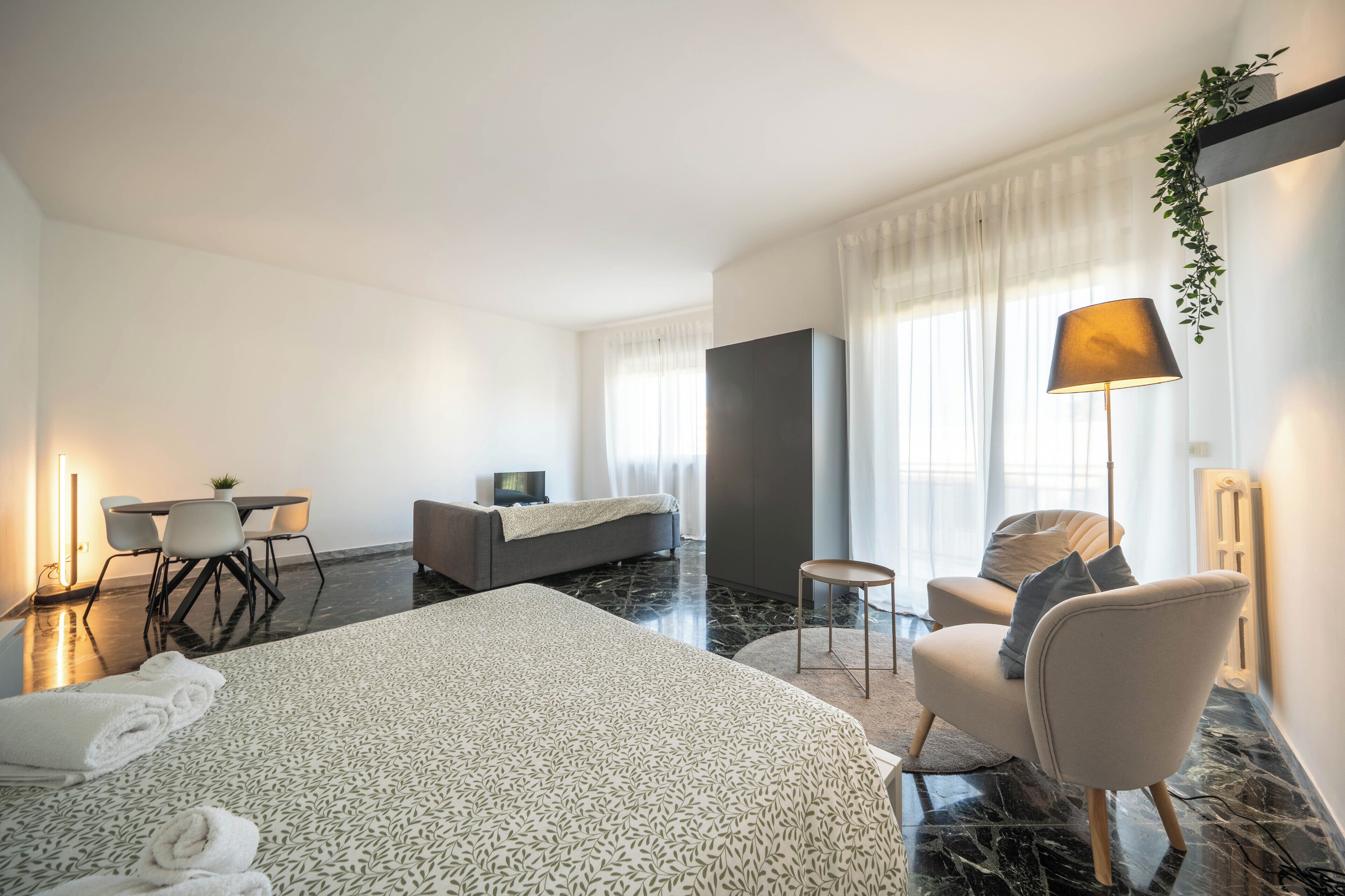 1 多间卧室、熨斗/熨衣板、WiFi、床单