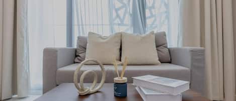 شقة - بشرفة - منظر للمدينة | منطقة المعيشة