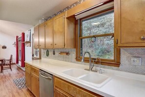 Fridge, microwave, oven, stovetop - Scenic Serenity | Maggie Valley, 4BR, 3 BA, VIEWS! (Maggie Valley)