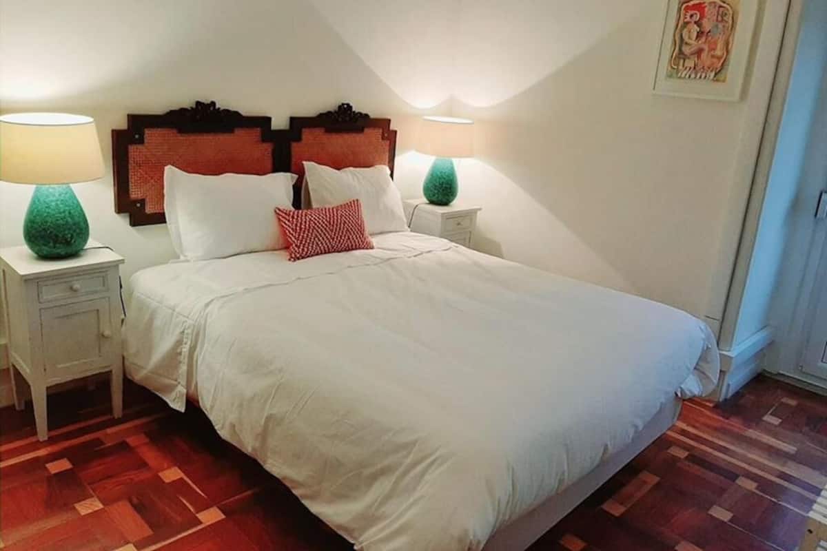 Habitación doble, baño compartido, vistas a la ciudad | Wifi gratis