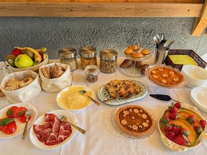 Free daily buffet breakfast  - Poesis Park Glamping (Roca)
