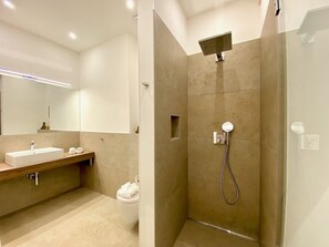 Hair dryer, towels, soap, toilet paper - Private Sauna, Fireplace, Lake View. Your own retreat. (Heimbach)