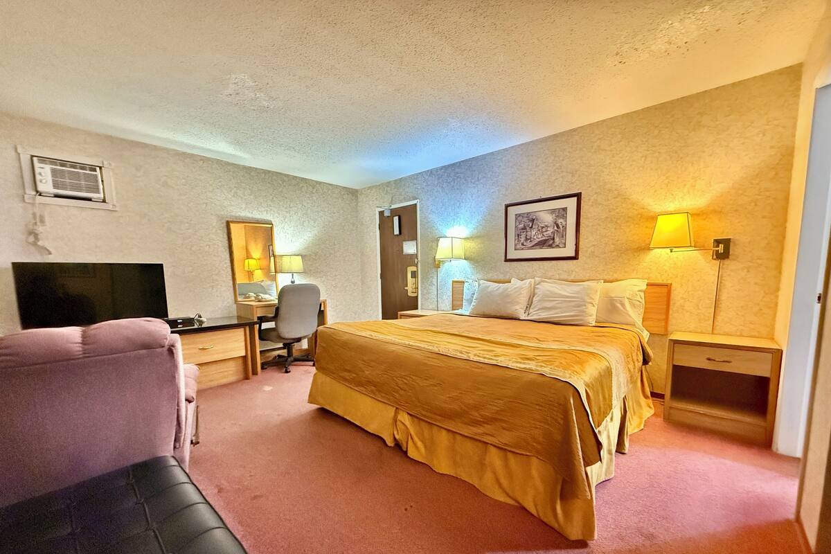 Premier-sviitti, parveke, vuoristonäköala | Työpöytä, kannettavalle tietokoneelle sopiva työtila, pimennysverhot