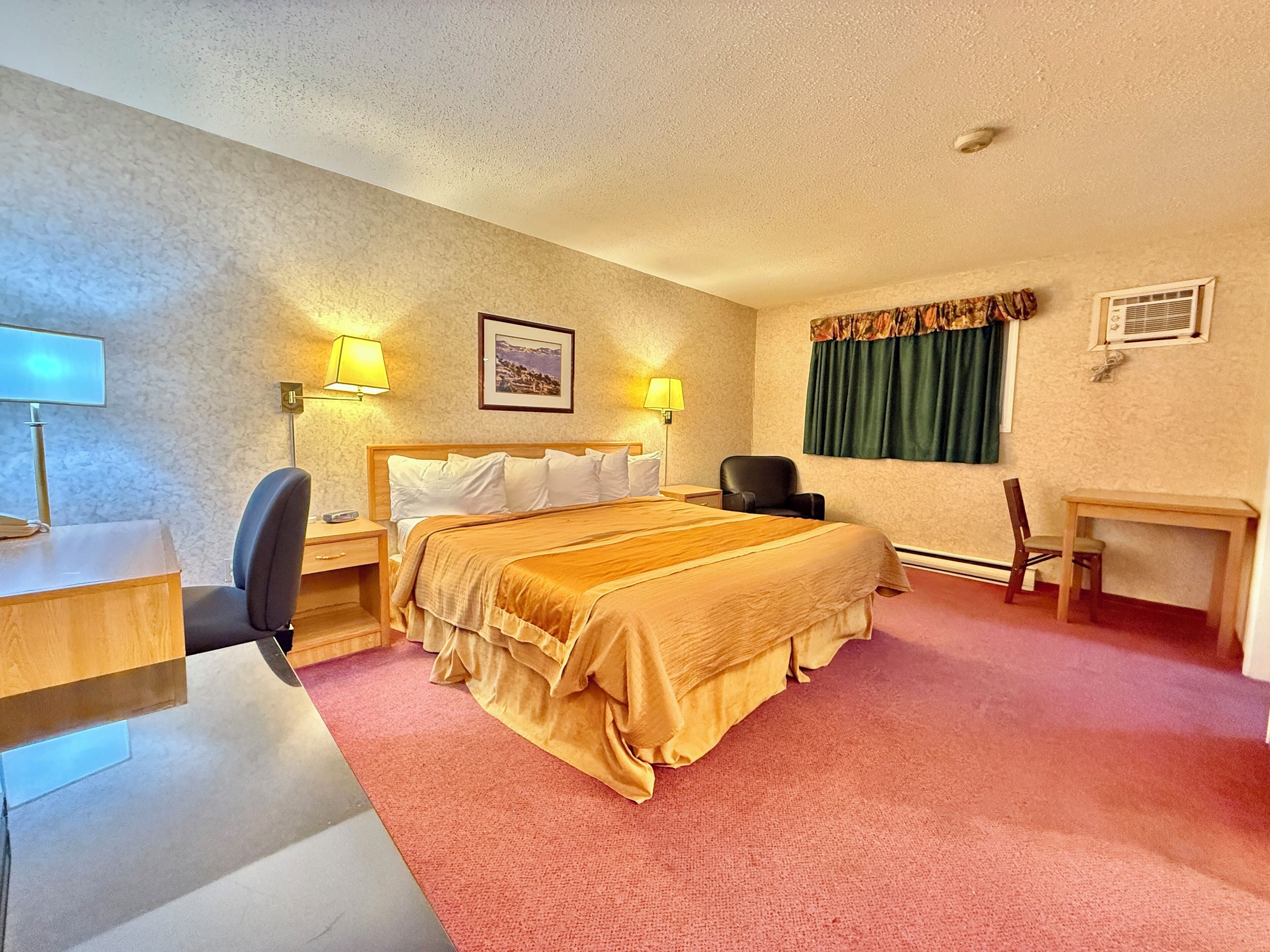 Superior-sviitti, 1 suuri parisänky | Työpöytä, kannettavalle tietokoneelle sopiva työtila, pimennysverhot