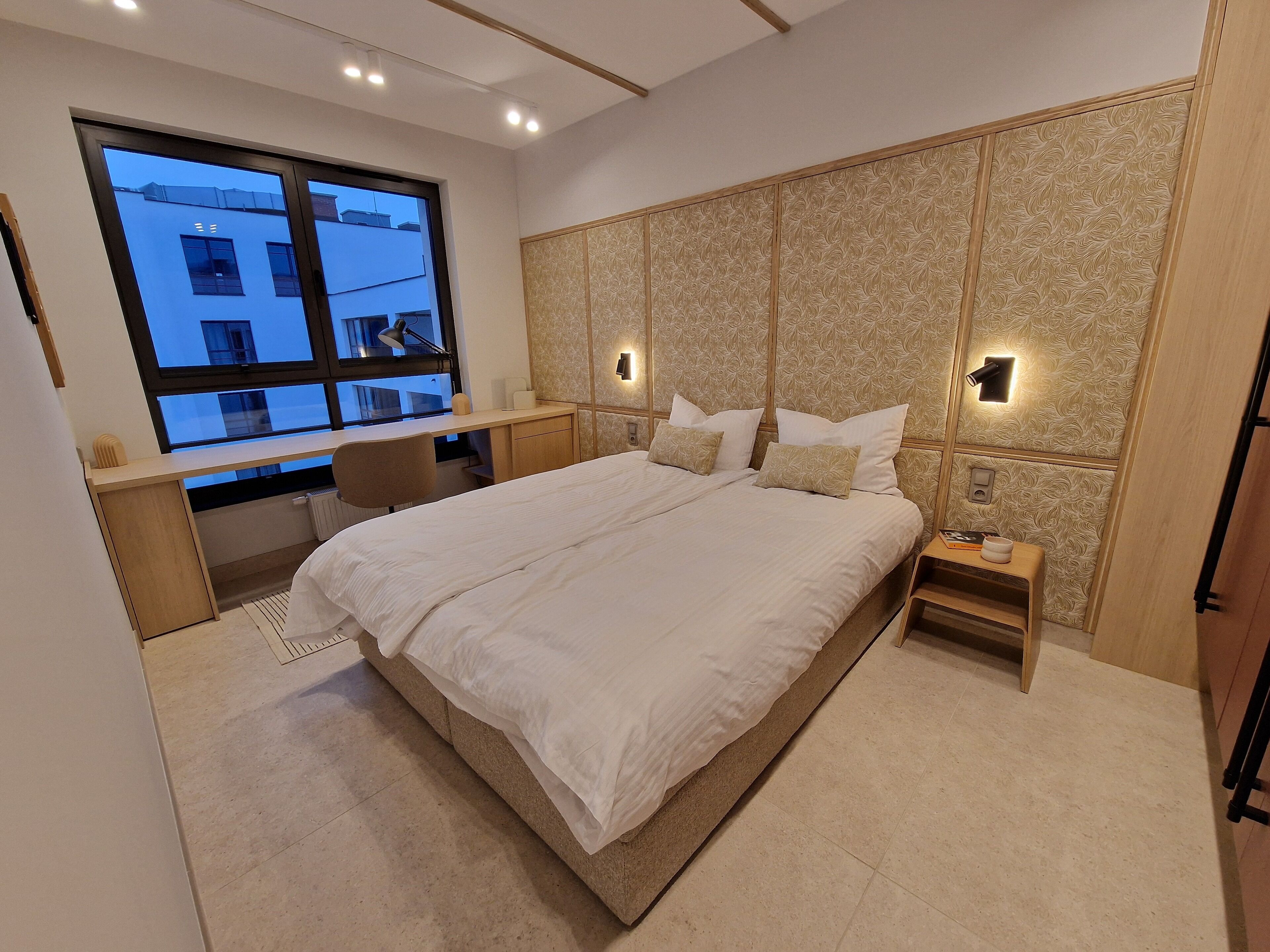 مكواة/لوح كي وواي فاي وملاءات أسرّة