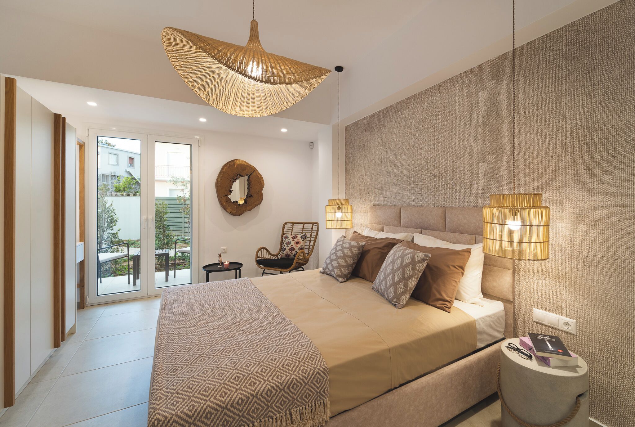 2 habitaciones, caja de seguridad en la habitación y escritorio 