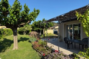 Outdoor dining - ⭐⭐⭐⭐Escapade & Jardin 5 min from L'Isle-sur-la-Sorgue (Le Thor)