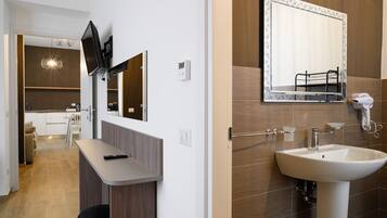 Căn hộ, ban công | Phòng tắm