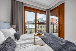 Silitysrauta/-lauta, Wi-Fi, vuodevaatteet