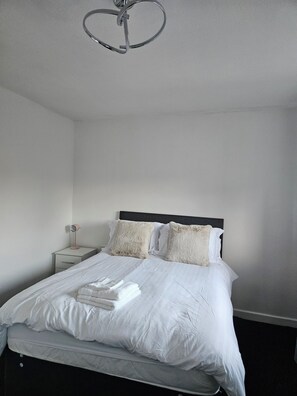 Iron/ironing board, internet, bed sheets - Relaxing and Comfort (Preston)