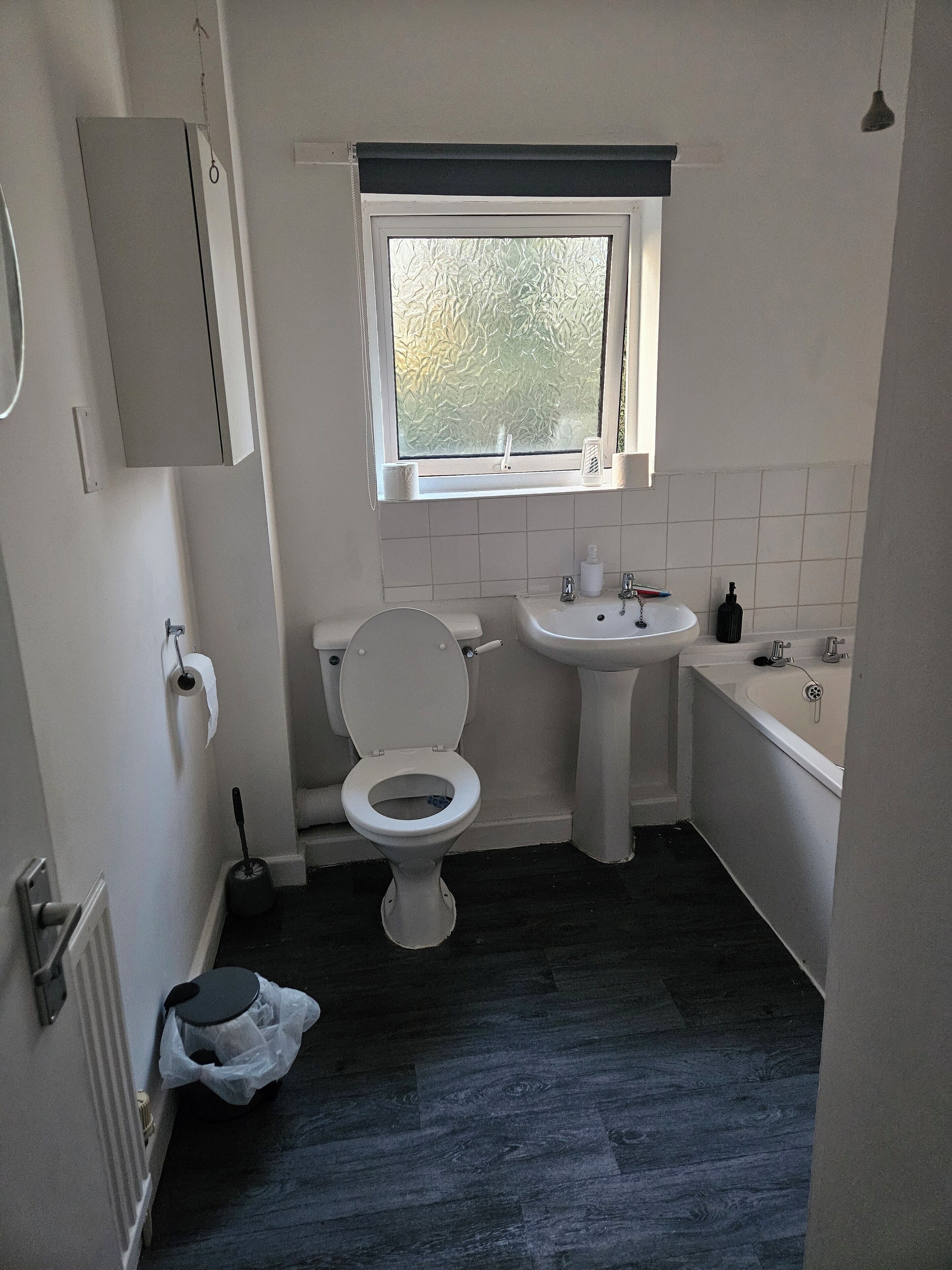 Hårføner, håndklær, såpe og toalettpapir