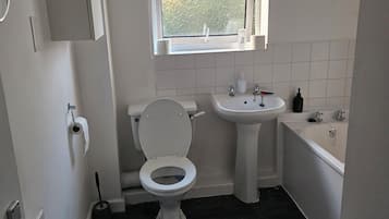Hårføner, håndklær, såpe og toalettpapir