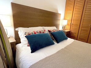 2 bedrooms, desk, iron/ironing board, WiFi - L'appartement Pierre Charron L (Paris)