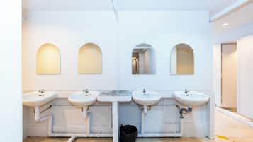 Studio | Bathroom