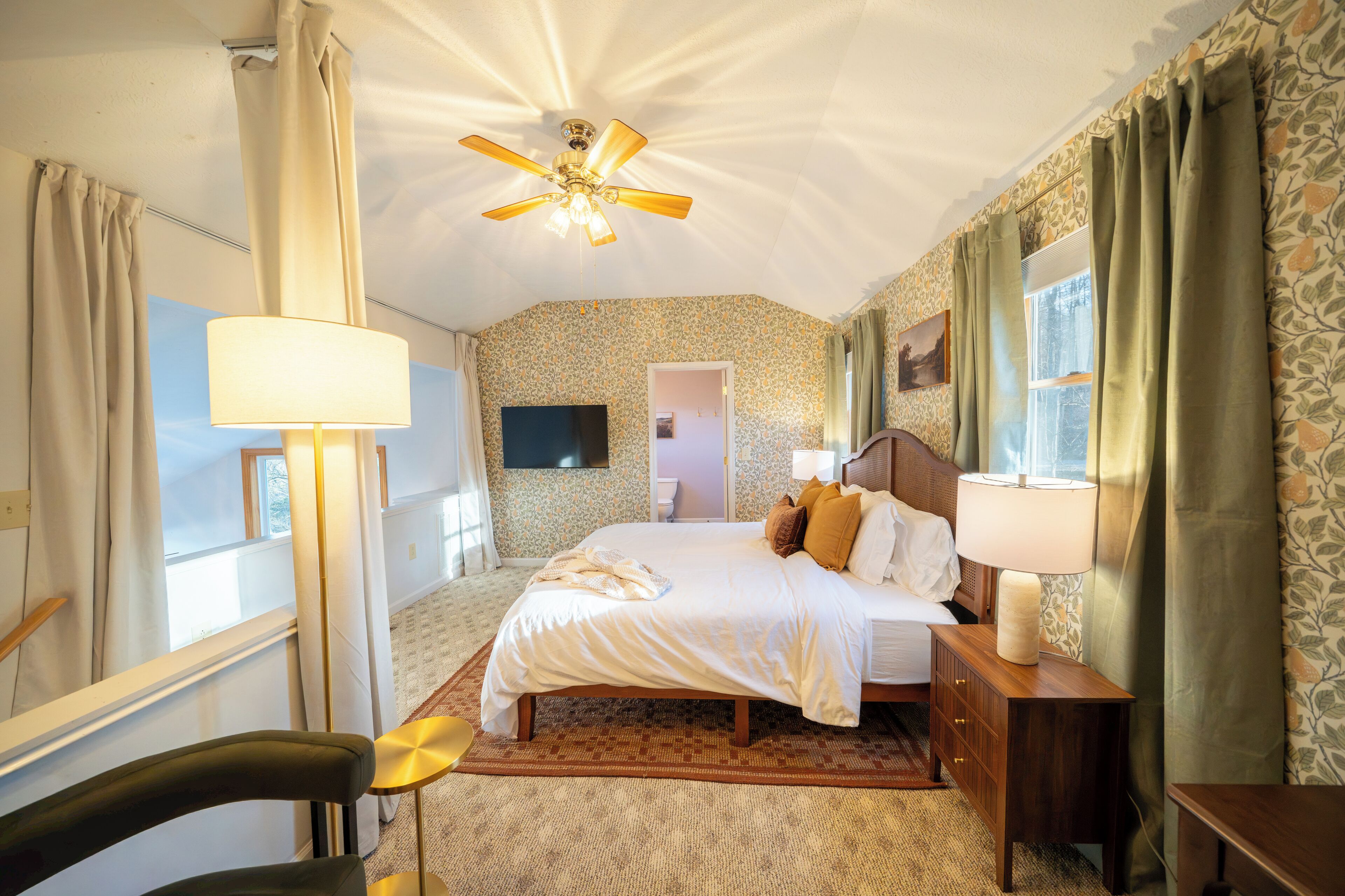 熨斗/熨衫板、Wi-Fi、床單