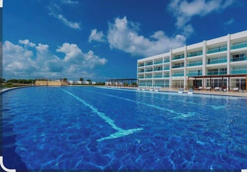 Beautiful apartment with a spectacular view, private beach, and pool