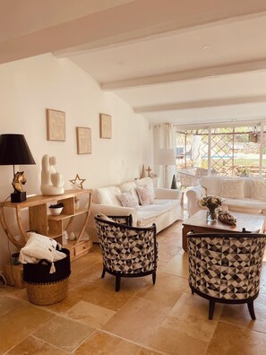 Living area - HACIENDA LAUTHI (Le Castellet)