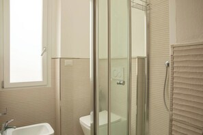 Douche, bidet