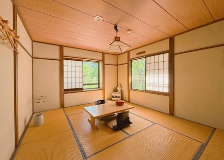 Quadruple Room, Mountain View. Onsen Lodge Watari