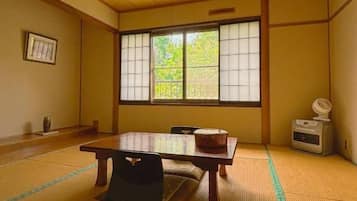 Driepersoonskamer, uitzicht op bergen