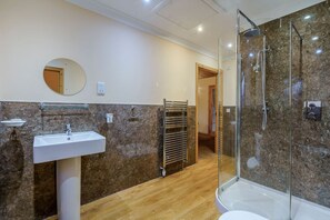 Shower - Muirloch Spa Plus (Pet) (Fowlis)