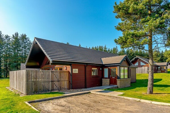 Exterior - Raeburn Premier Spa (Pet) (Fowlis)