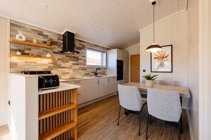 Dishwasher - Luxury One Bedroom Retreat, Grimsby (Laceby)