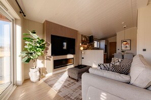 Living area - Luxury One Bedroom Retreat, Grimsby (Laceby)