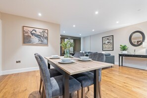 Dining - Rye Executive Residence | Sleeps 4 | 2Bed | 2Bath (York)